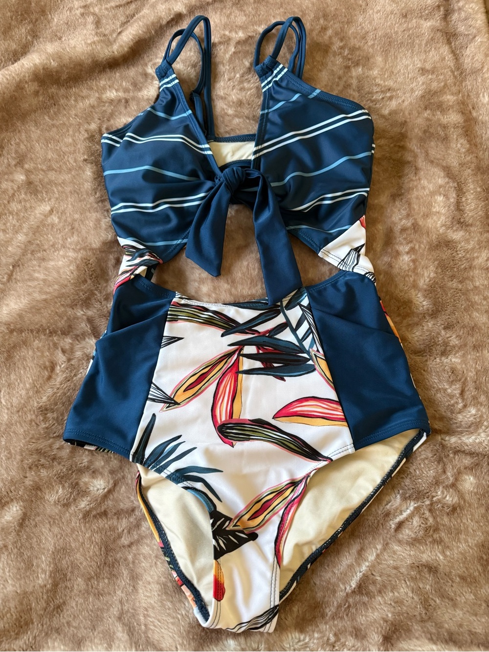 Amiya High Tide One Piece - Picture 5 of 13
